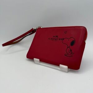 COACH x Peanuts Snoopy Wristlet Leather F65193 Classic Red Black Schulz Dog‎